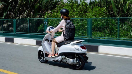 Những lỗi cơ bản của phụ nữ khi đi xe tay ga - Ảnh 2. Những lỗi cơ bản của phụ nữ khi đi xe tay ga - Ảnh 2.