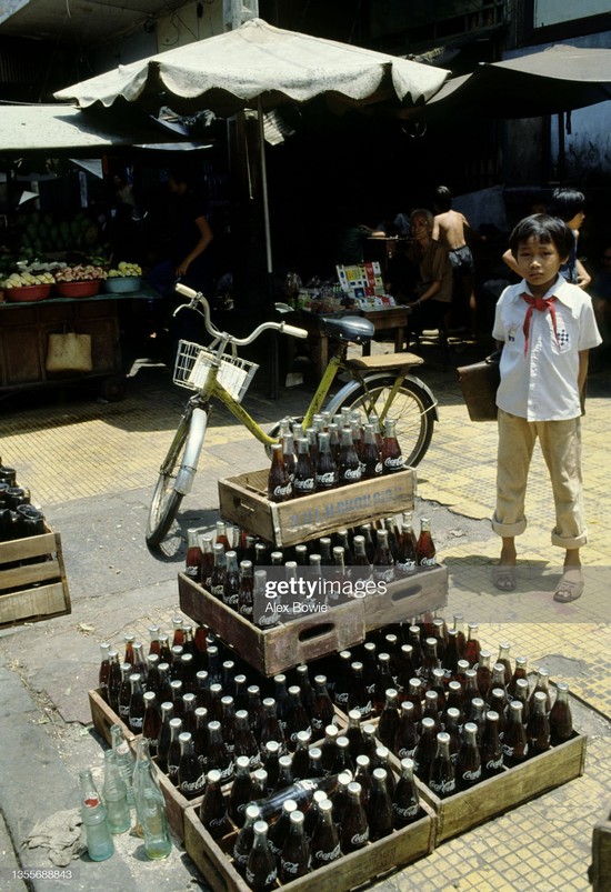 Tròn mắt với những thứ bày bán trên vỉa hè TP HCM năm 1983 - Ảnh 5.