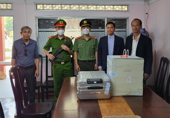 Huế mở cửa miễn phí bảo tàng 1 tháng khi trưng bày hai cổ vật trúng đấu giá hàng chục tỷ đồng  - Ảnh 1.