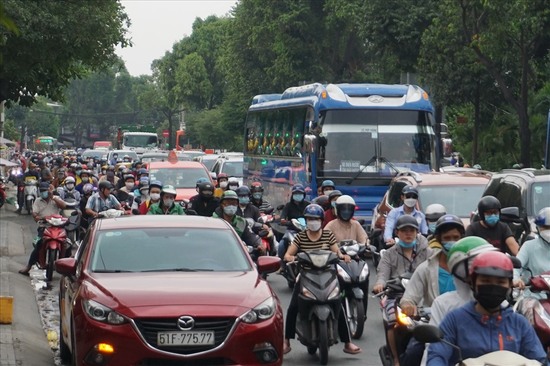 TP.HCM yêu cầu đảm bảo phương tiện công cộng kết nối sân bay, bến xe, nhà ga trong dịp Tết - Ảnh 1.