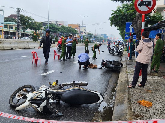 Vụ cướp ngân hàng tại Đà Nẵng: Xót xa hình ảnh chiếc xe máy của bảo vệ bị đâm tử vong - Ảnh 4.