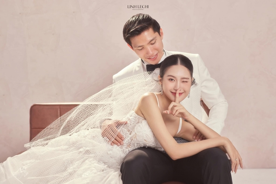 Vì sao hàng loạt cầu thủ nổi tiếng vắng mặt tại đám cưới Đoàn Văn Hậu - Doãn Hải My - Ảnh 2.