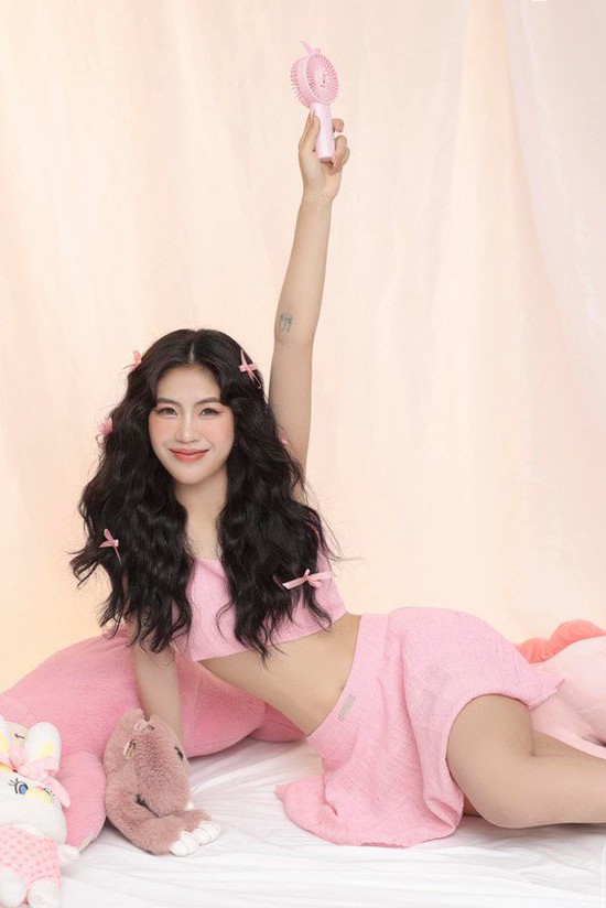 Thanh Nhã khoe chùm ảnh “nửa kín nửa hở”, fan ngẩn ngơ - Ảnh 4.