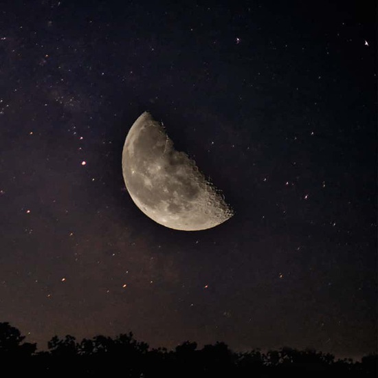 Sinh ra vào ngày trăng khuyết hay trăng tròn có ảnh hưởng đến tính cách?