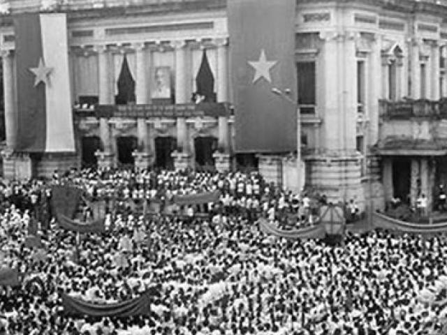 Cách mạng Tháng Tám: 75 năm trước, cách mạng tháng Tám đã mở ra một trang sử mới của đất nước Việt Nam. Hãy đến với những bức ảnh đa dạng về cuộc cách mạng này, để cảm nhận lại những màn đấu tranh không mệt mỏi của những người anh hùng ngày xưa đã hy sinh cho sự nghiệp độc lập, tự do của đất nước.