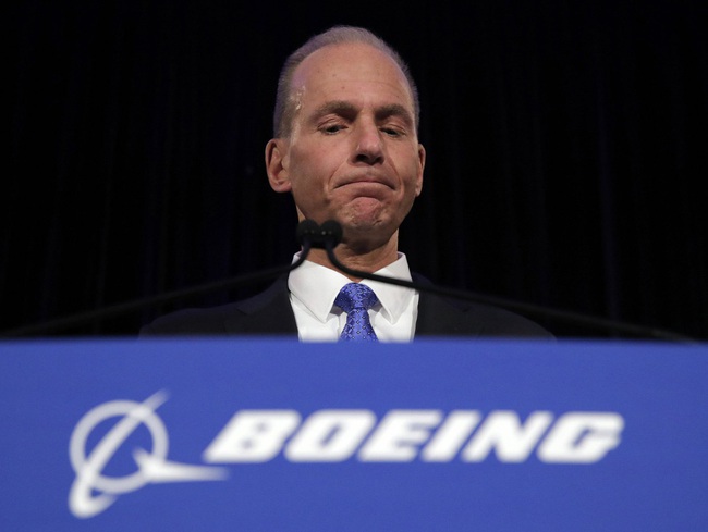 Sa thải CEO nhưng Boeing chưa thể vượt qua cơn sóng gió - Ảnh 1.
