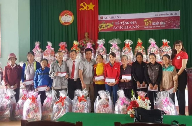 Agribank tỉnh Đắk Lắk với chương trình an sinh xã hội nhân dịp Tết Canh Tý - 2020 - Ảnh 4.