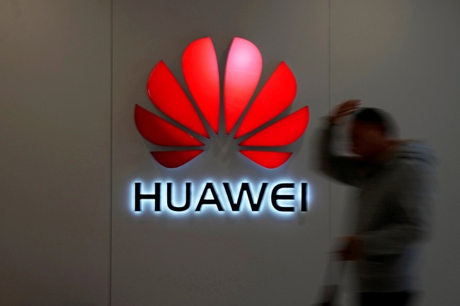 Huawei khủng hoảng giữa cuộc chiến thương mại Mỹ-Trung - Ảnh 1.