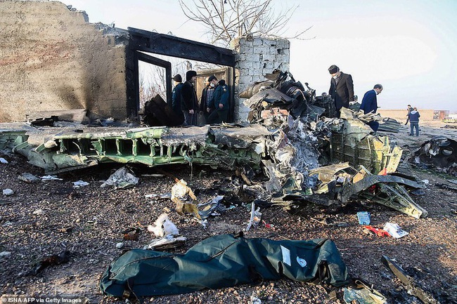 Máy bay rơi ở Iran khiến 176 người thiệt mạng: Boeing lại lao đao - Ảnh 1.