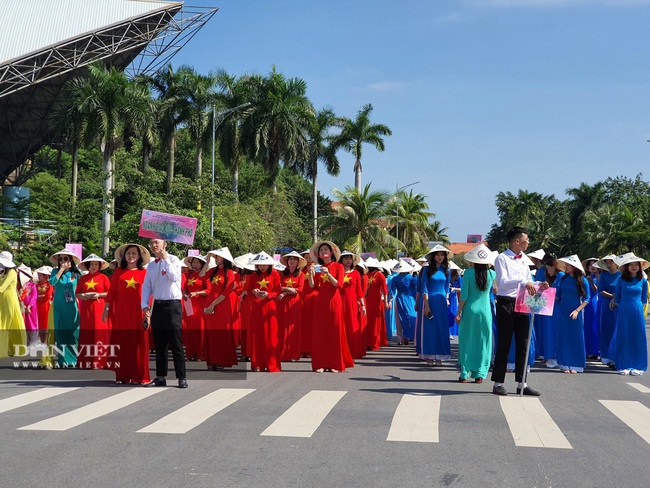 Hơn 3500 phụ nữ mặc áo dài tham dự chương trình &quot;Duyên dáng Hạ Long” - Ảnh 7.