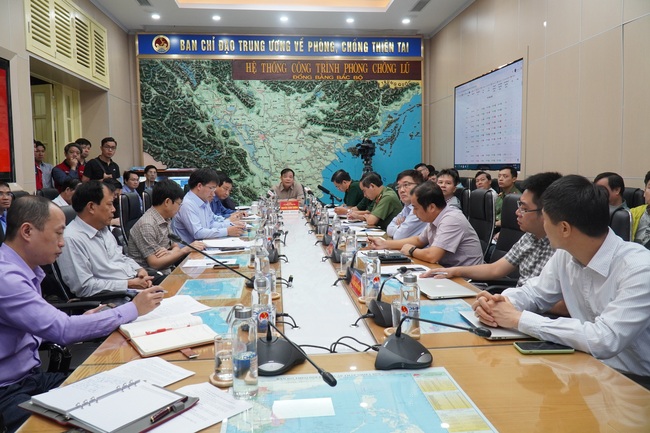 Bộ trưởng Nguyễn Xuân Cường: Tuân thủ nghiêm ngặt  quy trình liên hồ chứa, không để xảy ra thảm họa cho hạ du - Ảnh 2.