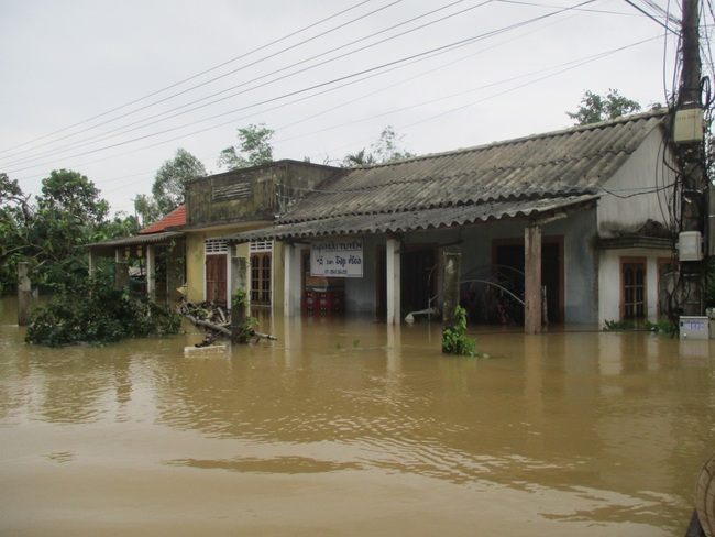 Ảnh: Sống chới với giữa biển nước ở Thừa Thiên Huế  - Ảnh 13.