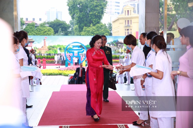 Chùm ảnh: Tổng Bí thư, Chủ tịch nước và lãnh đạo Đảng, Nhà nước dự Đại hội Đảng bộ TP Hà Nội - Ảnh 9.