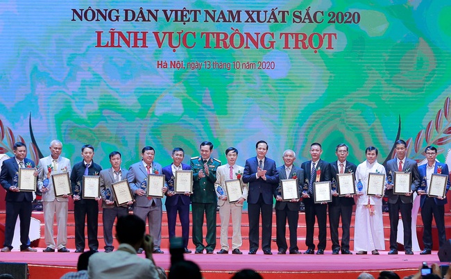 Lễ tôn vinh và trao danh hiệu 63 nông dân Việt Nam xuất sắc 2020 - Ảnh 13.