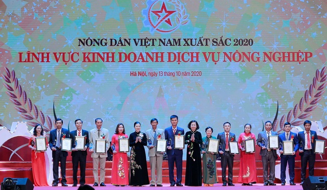 Lễ tôn vinh và trao danh hiệu 63 nông dân Việt Nam xuất sắc 2020 - Ảnh 18.