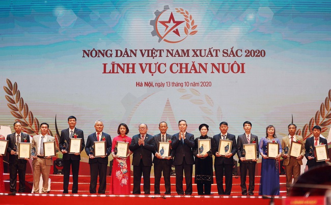 Lễ tôn vinh và trao danh hiệu 63 nông dân Việt Nam xuất sắc 2020 - Ảnh 13.