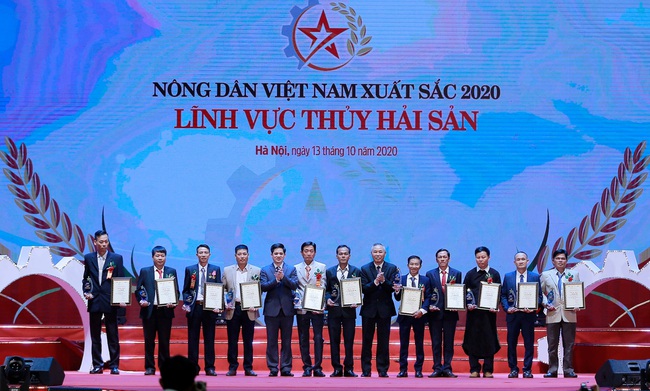 Lễ tôn vinh và trao danh hiệu 63 nông dân Việt Nam xuất sắc 2020 - Ảnh 16.