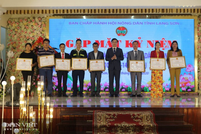 Lạng Sơn: Nhiều cá nhân được tuyên dương và nhận kỷ niệm chương vì giai cấp nông dân VN - Ảnh 2.