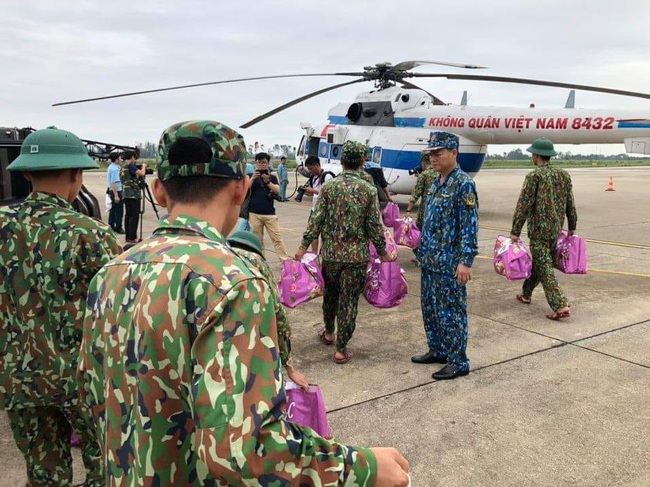 Sạt lở thủy điện Rào Trăng 3: Tiếp cận hiện trường nơi 13 người mất liên lạc, tìm đường vào nơi sạt lở - Ảnh 4.