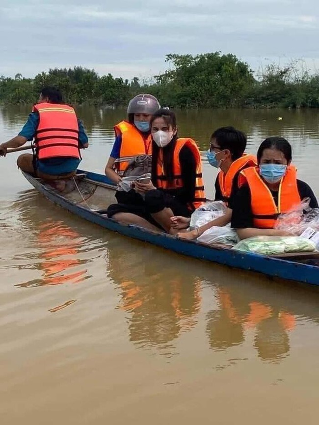 Thủy Tiên bênh vực đồng nghiệp giữa “bão” chỉ trích, chấp nhận rủi ro khi làm từ thiện - Ảnh 3.