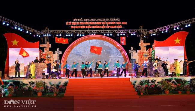 TP.Lạng Sơn đón nhận Huân chương Độc lập hạng Nhất của Chủ tịch nước  - Ảnh 1.