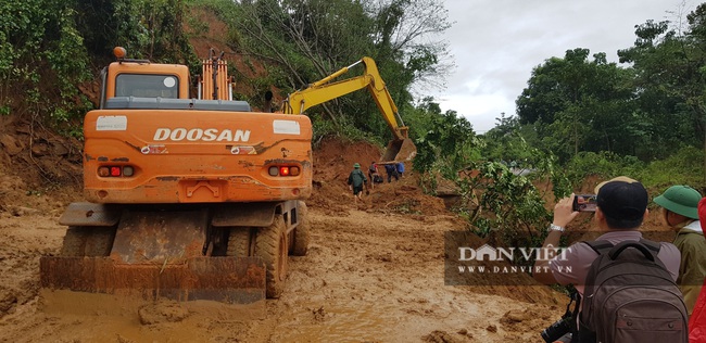 Hiện trường vụ sạt lở ở Quảng Trị, vùi lấp nhiều cán bộ chiến sĩ - Ảnh 6.