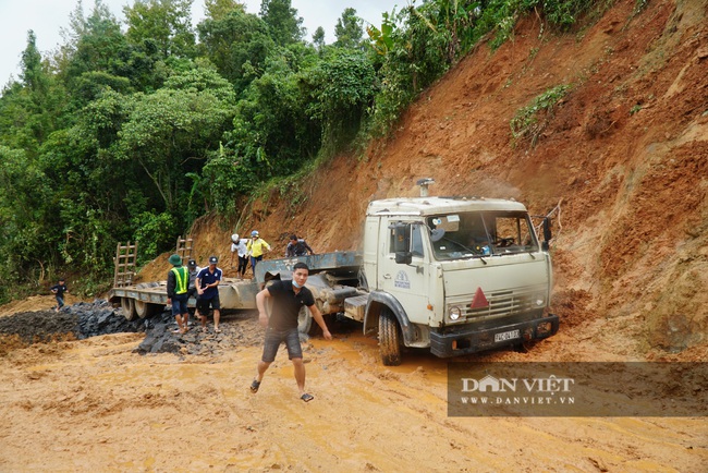 Toàn cảnh 2 điểm sạt lở cản trở đường vào sư đoàn 337 - Ảnh 7.