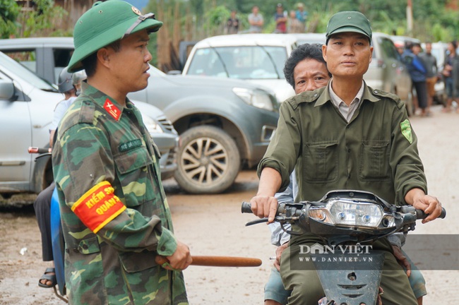 Hình ảnh đoàn xe cứu thương nối đuôi nhau đưa 22 chiến sĩ bị vùi lấp trở về - Ảnh 7.