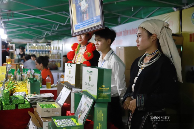 Kết nối sản phẩm OCOP, quyên góp ủng hộ đồng bào miền Trung - Ảnh 1.