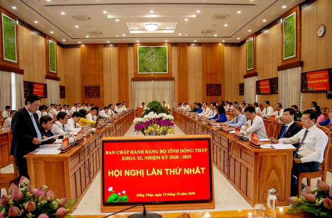 Ông Lê Quốc Phong làm Bí thư Tỉnh ủy Đồng Tháp khi 42 tuổi - Ảnh 2.