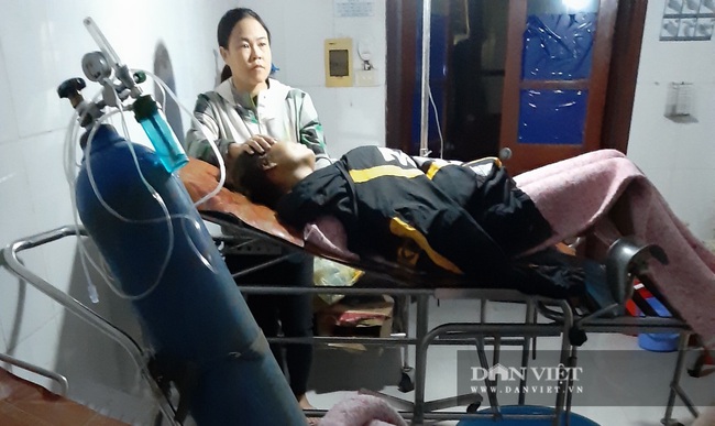 Hà Tĩnh: Khoa sản bệnh viện huyện Cẩm Xuyên chìm trong biển nước vẫn mổ đẻ thành công 15 ca. - Ảnh 1.