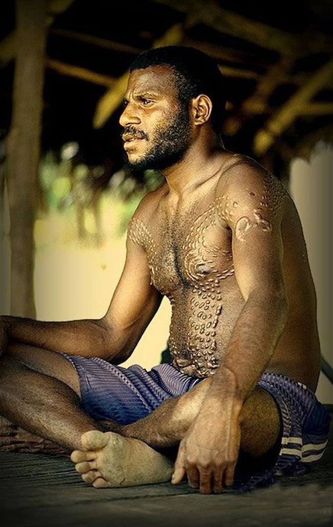 Bộ lạc bí hiểm và những tập tục kinh dị và ớn lạnh ở Papua New Guinea - Ảnh 3.