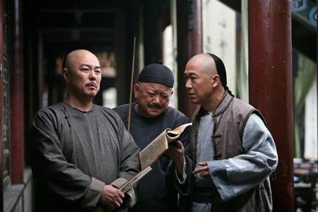 Trên phim, Hòa Thân liên tục bị Lưu Dung, Kỷ Hiểu Lam bỡn cợt, thực tế lịch sử không ngờ khiến bao người &quot;ngã ngửa&quot; - Ảnh 3.
