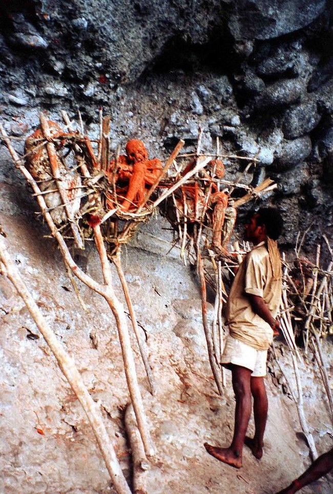 Bộ lạc bí hiểm và những tập tục kinh dị và ớn lạnh ở Papua New Guinea - Ảnh 7.
