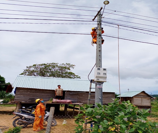 Gia Lai: Điện lực Phú Thiện chung sức vì đồng bào vùng cách mạng - Ảnh 4.