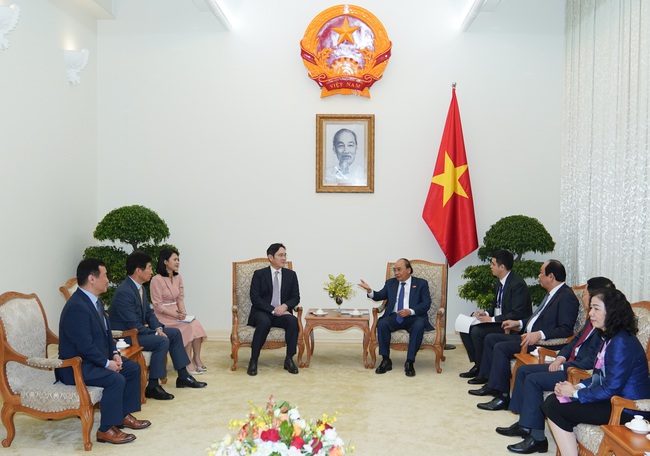 Thủ tướng đề nghị Samsung đầu tư mảng bán dẫn tại Việt Nam - Ảnh 1.