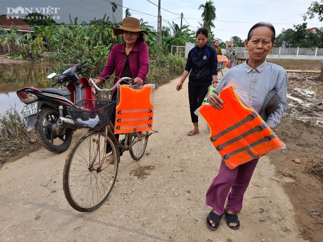 Không để miền Trung cô đơn giữa biển nước, Đồng Nai đưa hàng chục tỷ về vùng lũ - Ảnh 14.