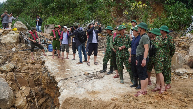 Bí thư TT- Huế đến Rào Trăng 3 chỉ đạo đẩy nhanh tìm kiếm, phát hiện thêm 1 thi thể  - Ảnh 5.