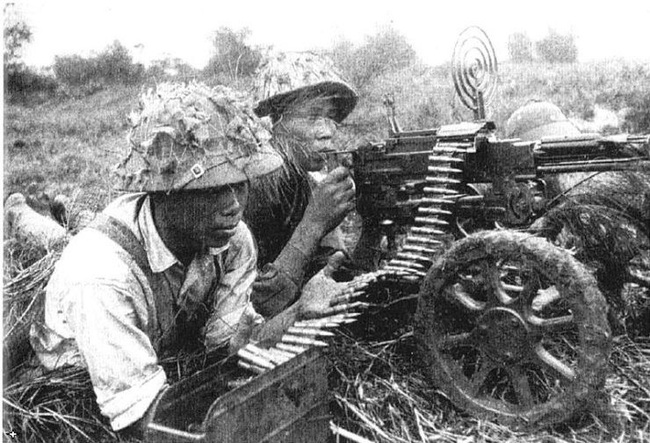 Khẩu súng máy cồng kềnh, cổ lỗ sĩ được Việt Nam dùng đánh Mỹ - Ảnh 1.