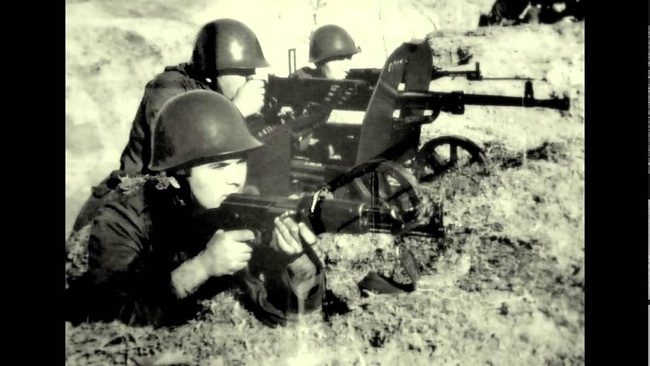Khẩu súng máy cồng kềnh, cổ lỗ sĩ được Việt Nam dùng đánh Mỹ - Ảnh 8.