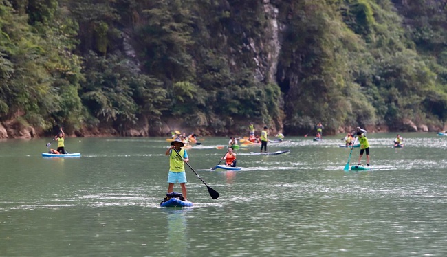 Hàng trăm người chinh phục hẻm Tu Sản Mèo Vạc tại lễ hội chèo ván Sup và Kayak  - Ảnh 10.