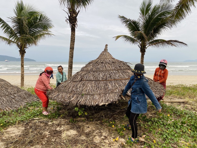 Đà Nẵng: Yêu cầu cấm người dân và các phương tiện lưu thông trên đường từ chiều, tối mai (27/10). - Ảnh 2.