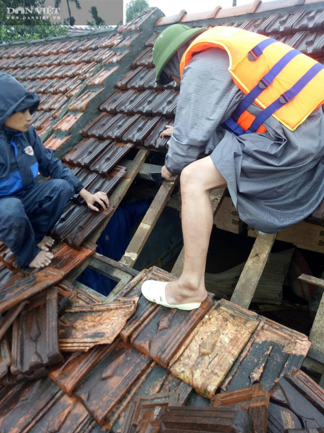 Tân chủ tịch xã “rốn lũ Tân Ninh” ròng rã 20 ngày bám trụ sở cứu dân - Ảnh 2.