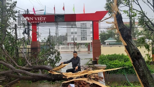 TRỰC TIẾP bão số 9: Tâm bão đang trên đất liền Quảng Nam, Quảng Ngãi - Ảnh 4.