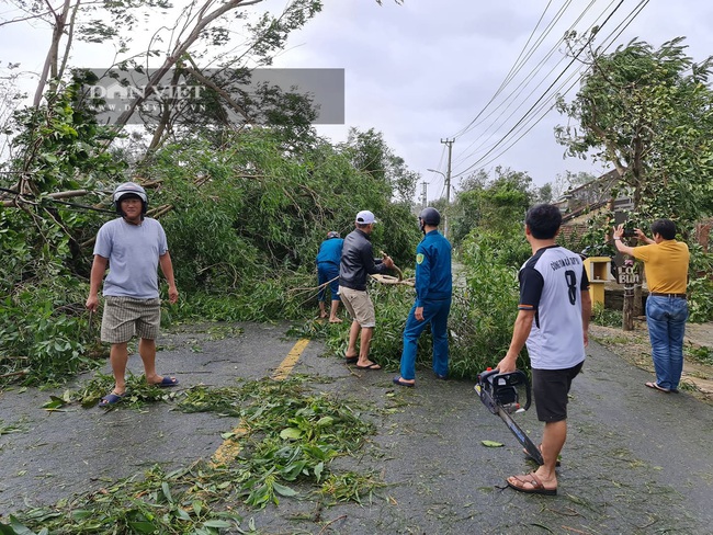 TRỰC TIẾP bão số 9: Tâm bão đang trên đất liền Quảng Nam, Quảng Ngãi - Ảnh 1.