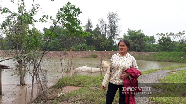 Hà Tĩnh: Vợ chồng nông dân trắng tay sau lũ mừng rơi nước mắt khi được hỗ trợ 200 triệu trả nợ - Ảnh 1.