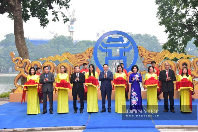 Lãnh đạo Hà Nội tham dự nhiều sự kiện chào mừng 1010 năm Thăng Long - Hà Nội - Ảnh 3.