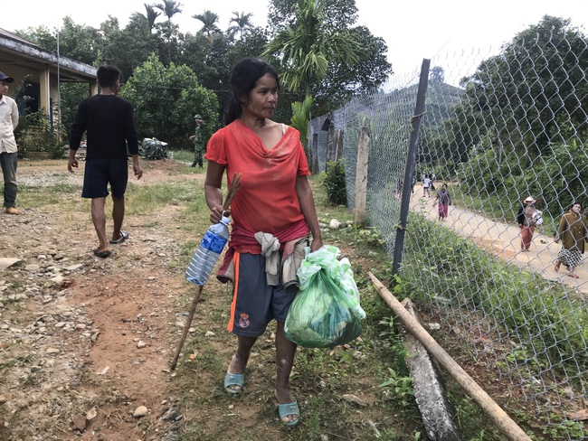 Nước mắt người Trà Leng: &quot;Cả nhà, 8 người thân của bố đã chết hết rồi&quot; - Ảnh 3.