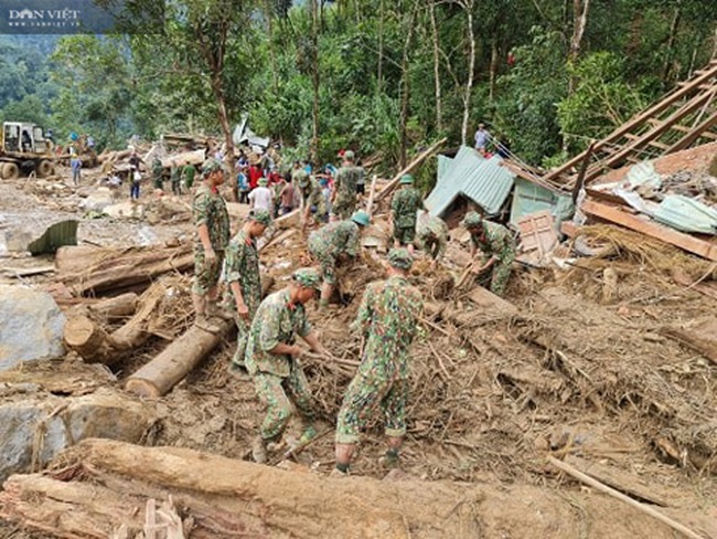 Chùm ảnh: Lực lượng chức năng đào xới đất tìm các nạn nhân còn mất tích - Ảnh 7.