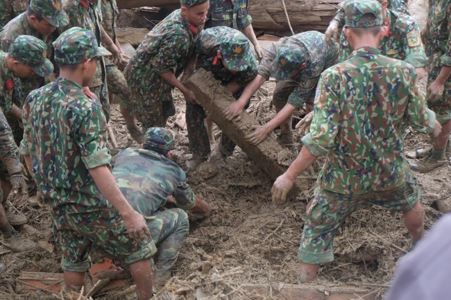 Thảm nạn Trà Leng: &quot;Không sợ thiên tai tàn khốc, chỉ sợ đồng bào chịu đau&quot; - Ảnh 3.